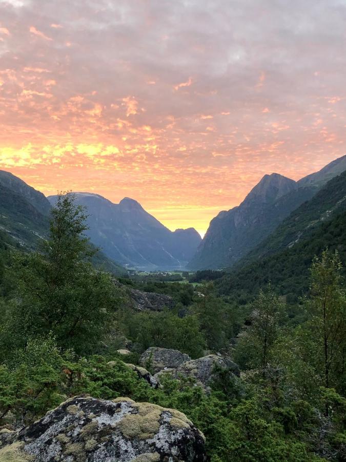 Melkevoll Bretun Camping Briksdalsbre Exterior foto