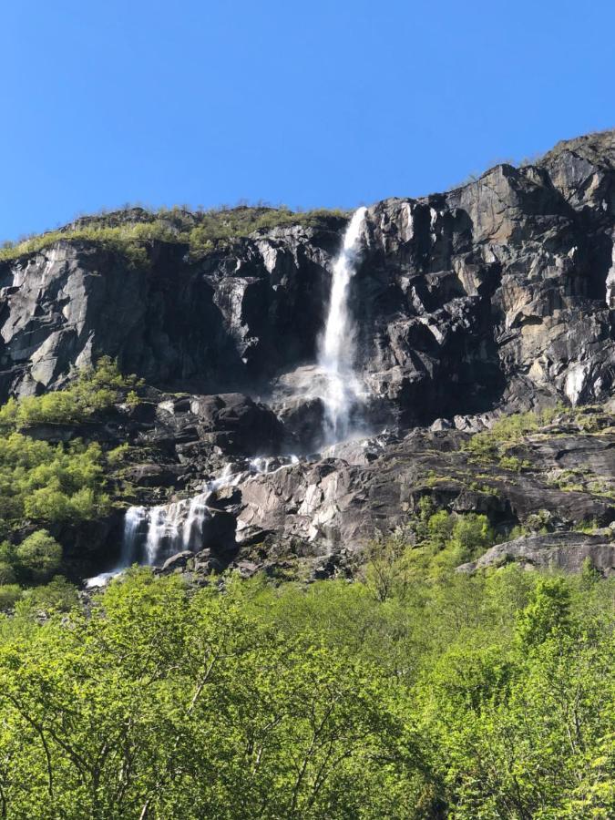 Melkevoll Bretun Camping Briksdalsbre Exterior foto