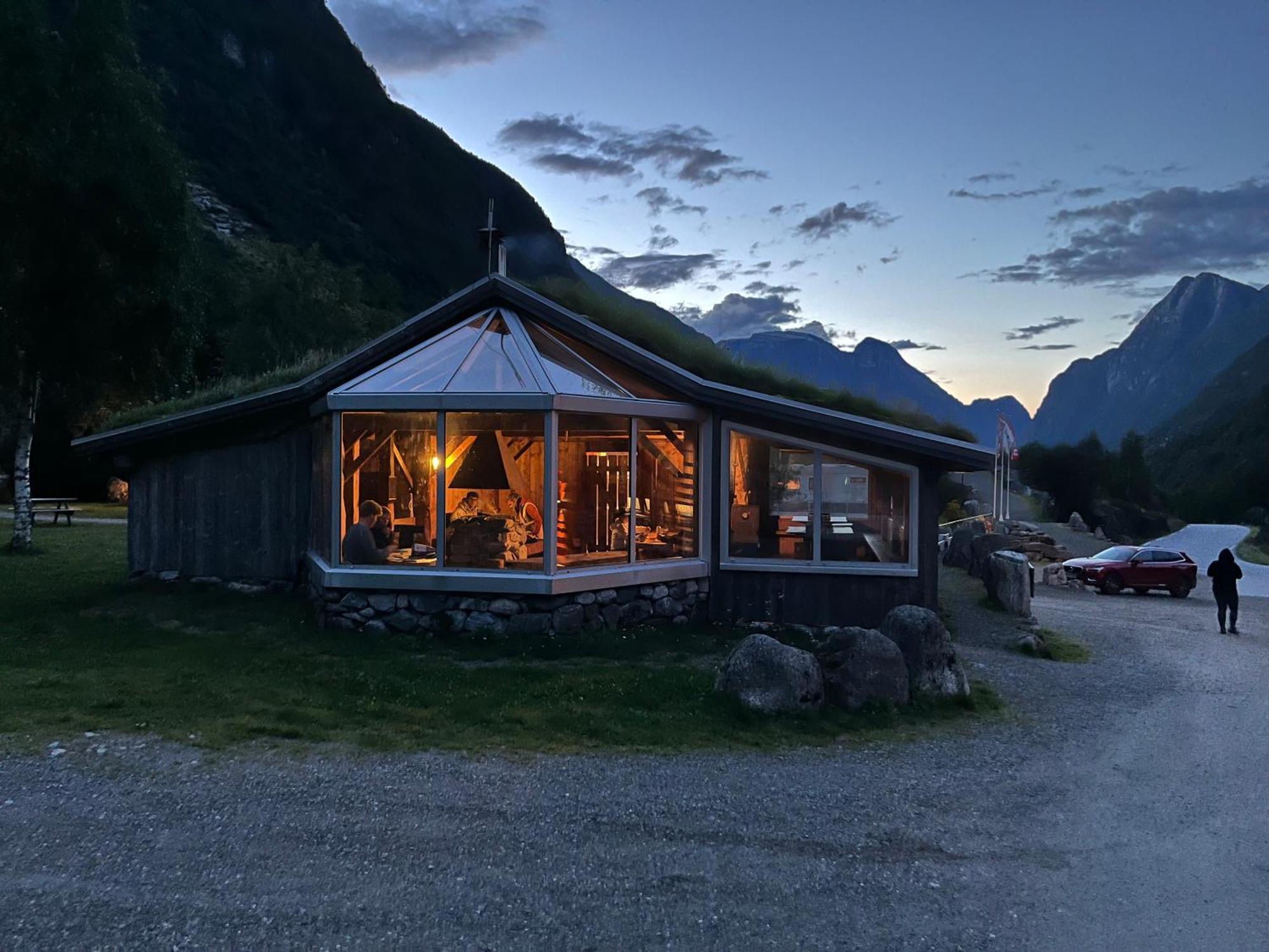 Melkevoll Bretun Camping Briksdalsbre Exterior foto